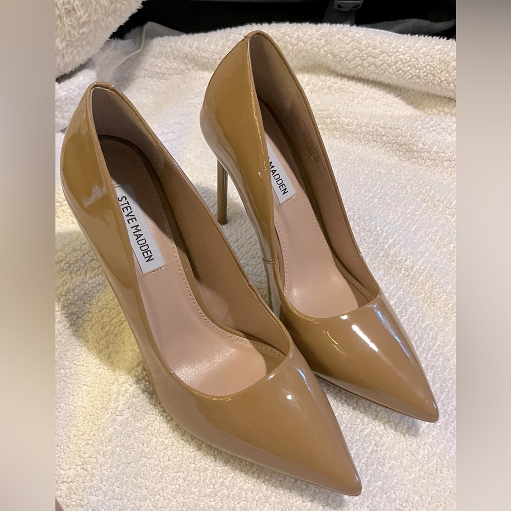 Steve Madden nude pointed toe heels